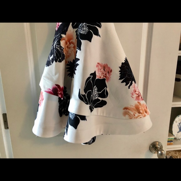 Beautiful WINDSOR floral dress, size small - Picture 3 of 7